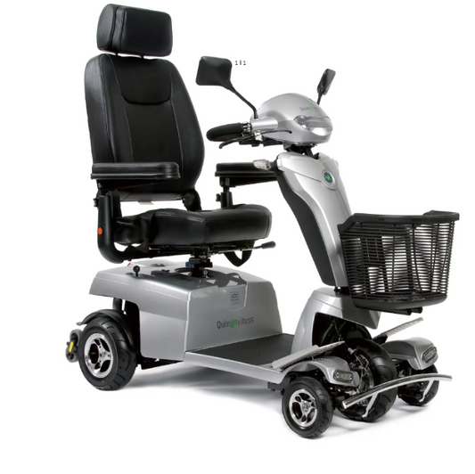 Discover the unparalleled agility of Quingo's patented 5-wheel system, a groundbreaking innovation that offers superior manoeuvrability compared to traditional 4-wheel scooters. 